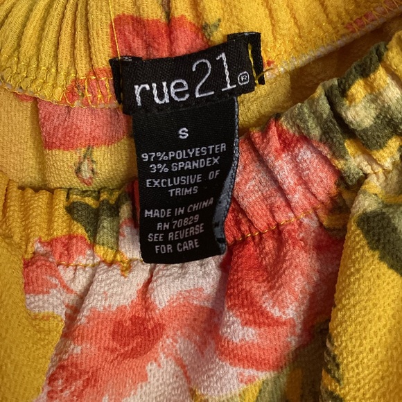 Woman’s size small Rue 21 Romper - Picture 2 of 3